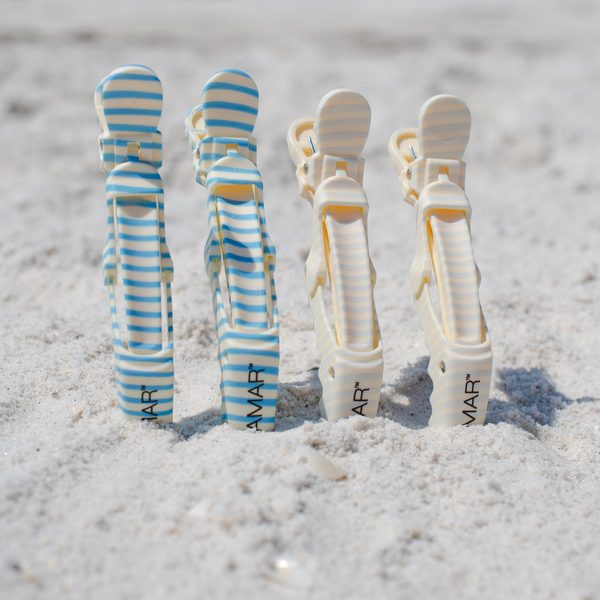 Skřipce Beach Bum zapíchnuté v písku