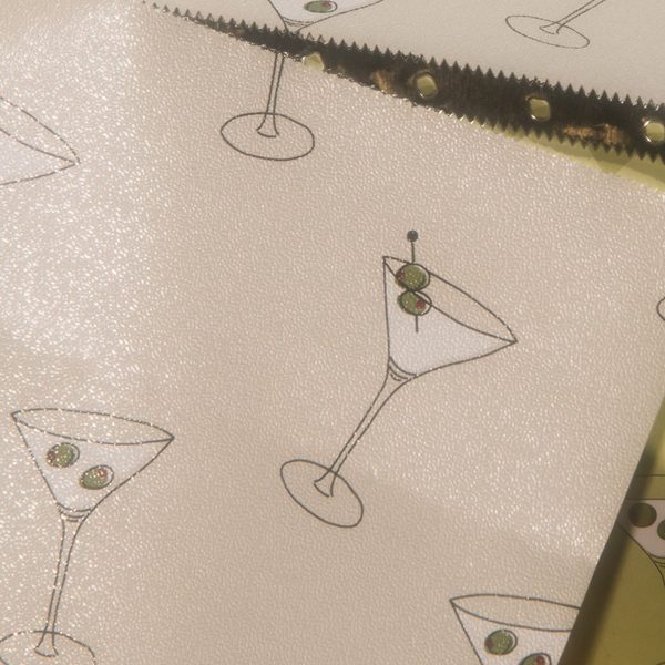 Detail martini motivu a vystouplé textury fólie Extra Dirty