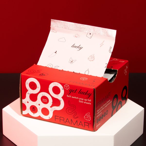 Bílý list Get Lucky s tetovacími motivy