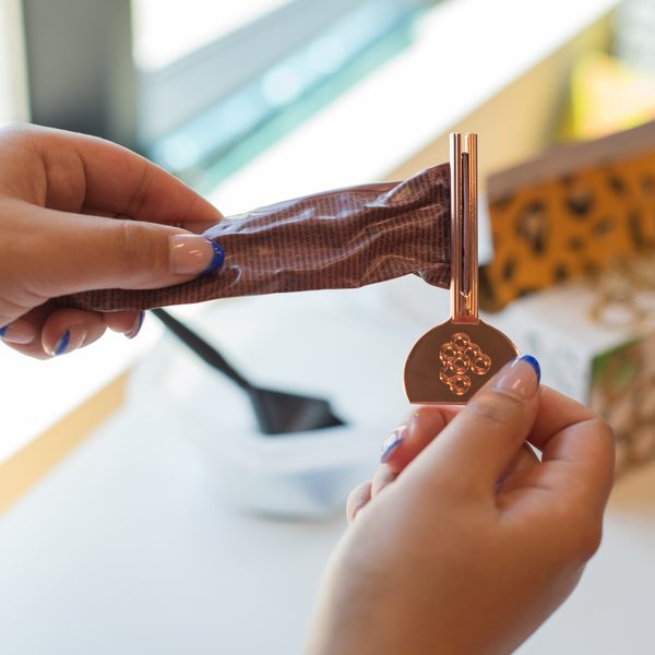 Navlékání tuby na vytlačovač Rose Gold