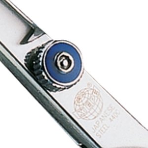 Modrý šroub napětí a ražba Japanese Steel 440C na nůžkách Kiepe Blue Fire
